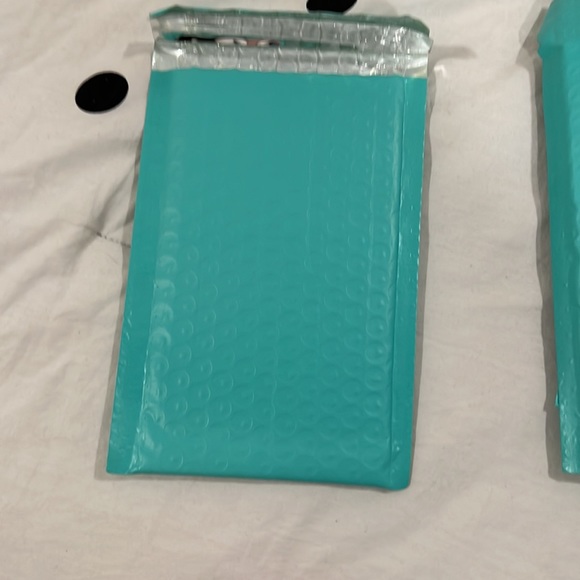 13 teal bubble mailers (4 x 8 in) - Picture 3 of 3